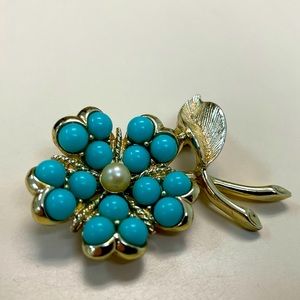 Sarah Coventry signed vintage brooch flower pin